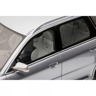 Audi RS 4 (B5) Avant \"stanced\" Avus Silver 2025  OttO mobile Project Cars 1:18 Resinemodell (Türen, Motorhaube... nicht zu öffnen!)